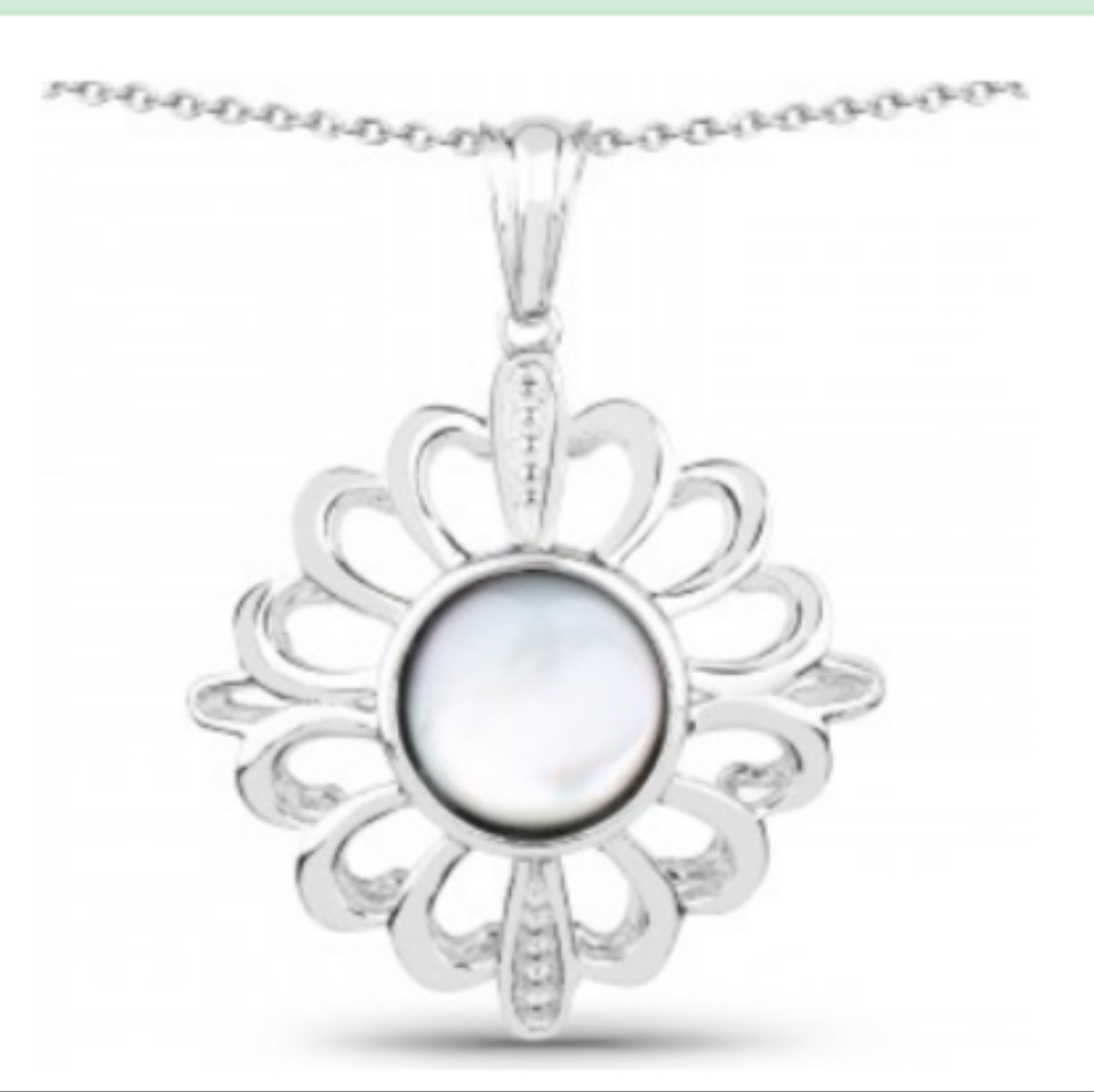 Ladies Pearl Necklace